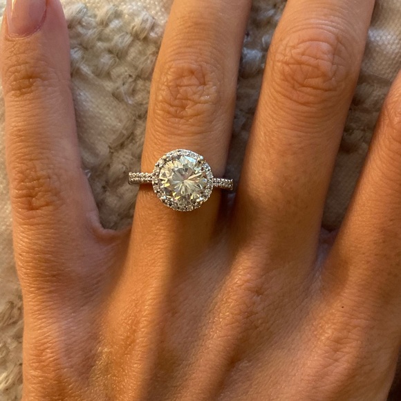 Jewelry - Diamond engagement ring.